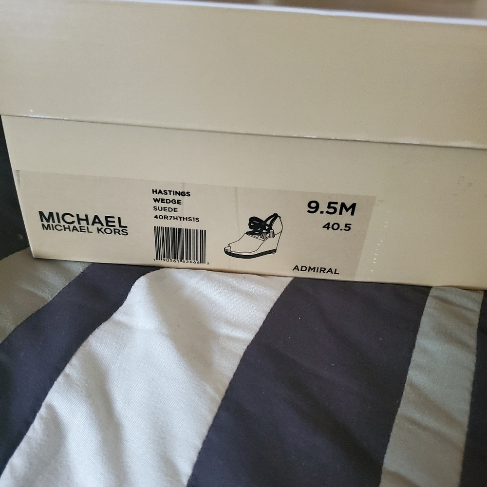 Shoes - Picture 2 of 4